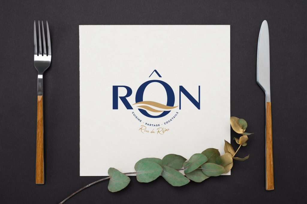 Mockup de l'identité visuelle du restaurant RÔN